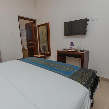 House By The Sea Hikka Hotel Hikkaduwa Exterior photo