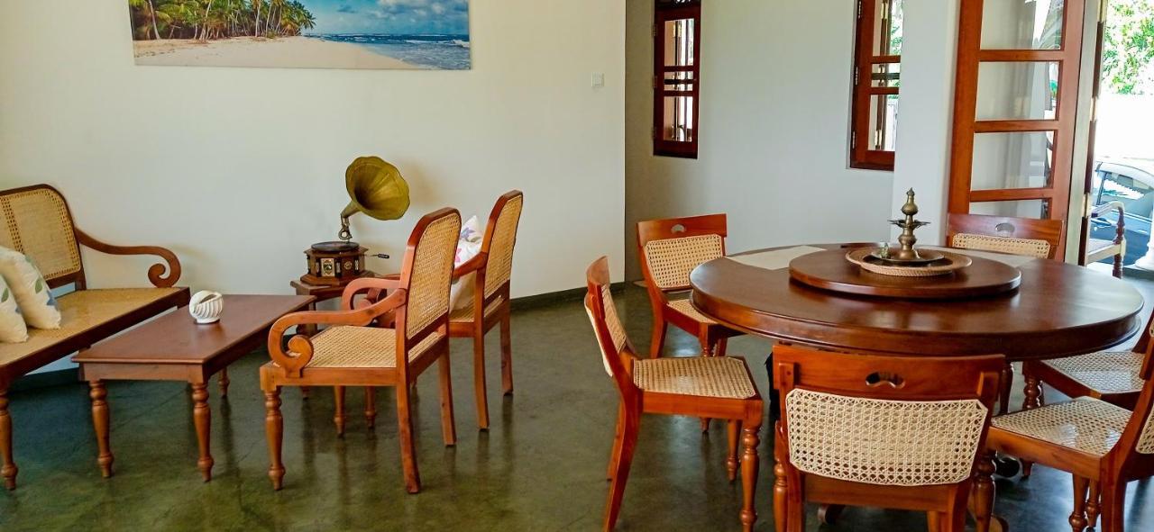 House By The Sea Hikka Hotel Hikkaduwa Exterior photo