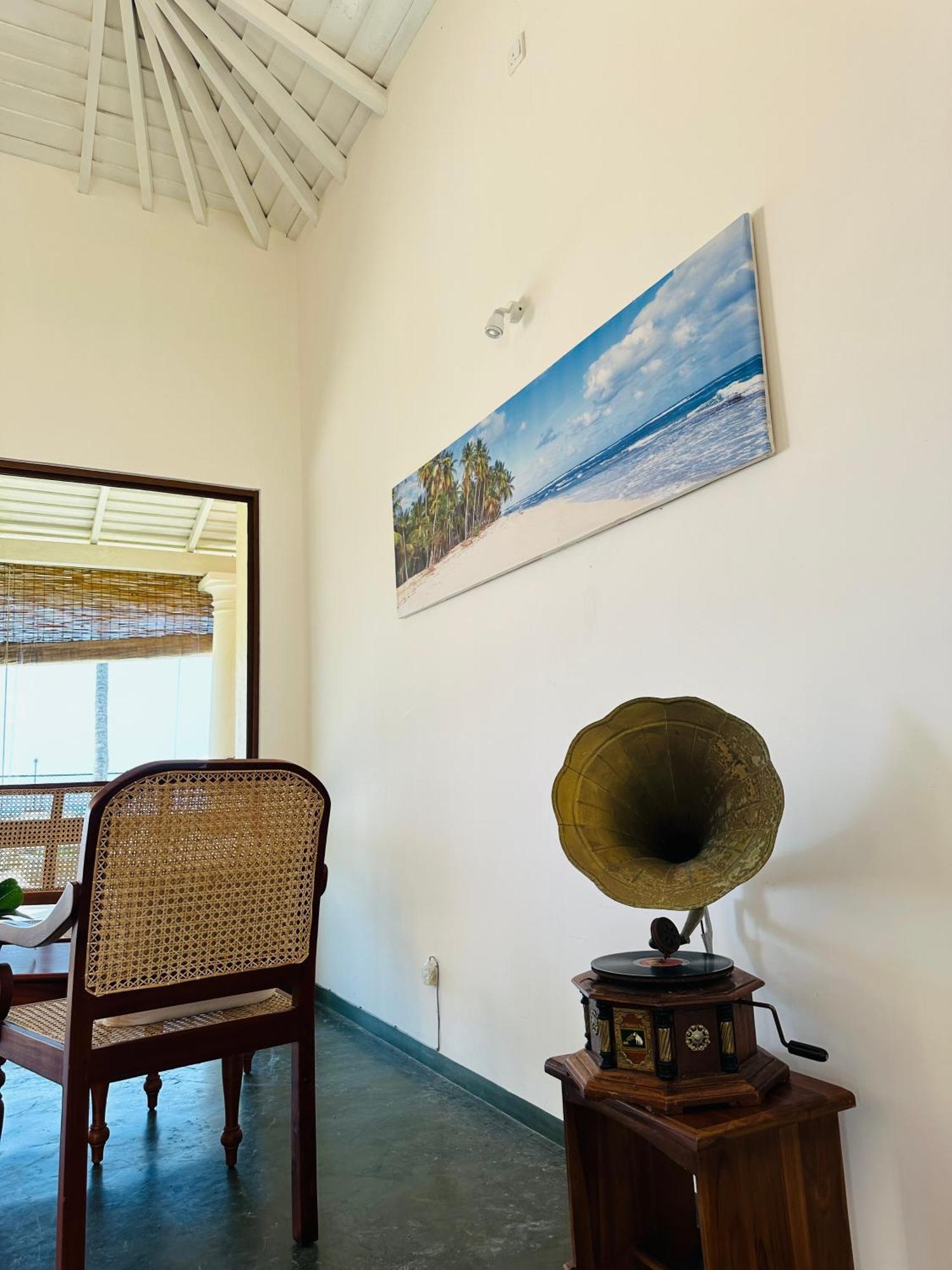 House By The Sea Hikka Hotel Hikkaduwa Exterior photo