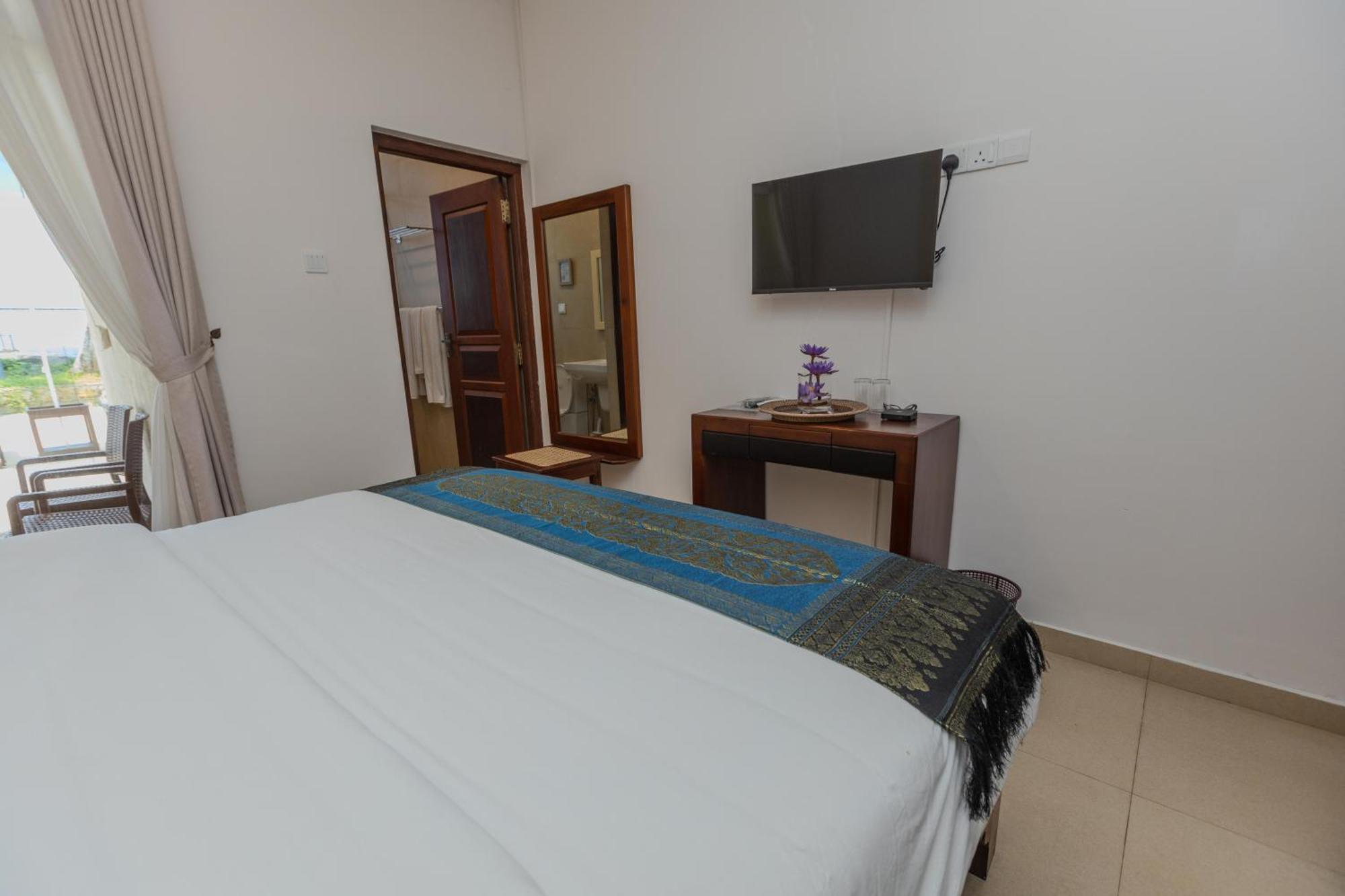 House By The Sea Hikka Hotel Hikkaduwa Exterior photo