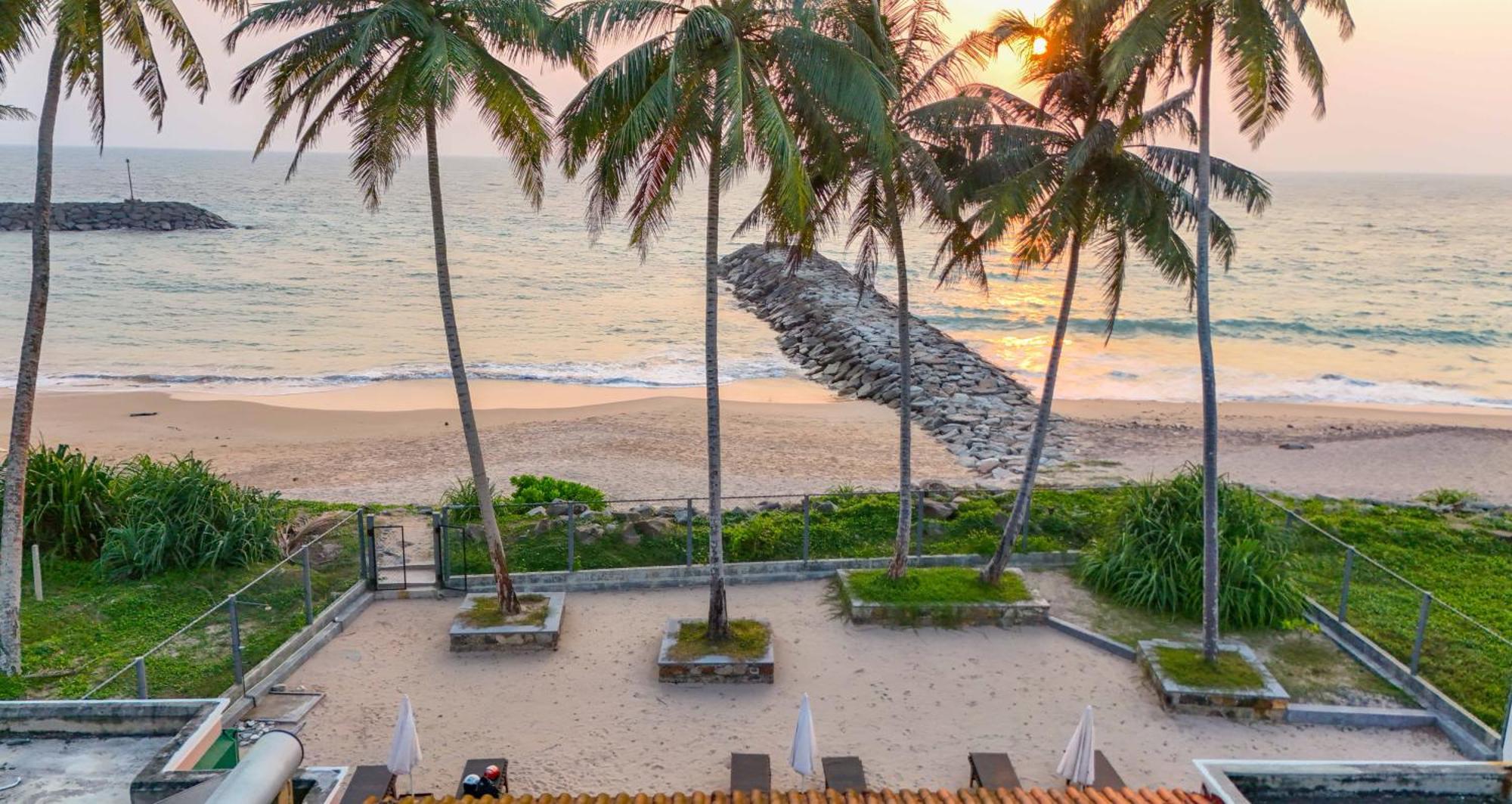House By The Sea Hikka Hotel Hikkaduwa Exterior photo